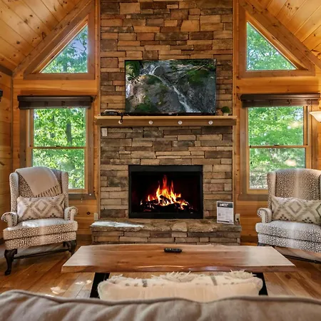 Wood Haven Retreat - Blue Ridge Pet Friendly Cabin